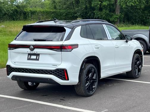 2025 Volkswagen Tiguan 2.0T SE R-Line Black