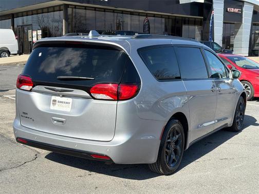 2018 Chrysler Pacifica Touring-L Plus
