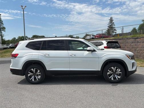 Opal White Pearl 2026 Volkswagen Atlas 2.0T SE