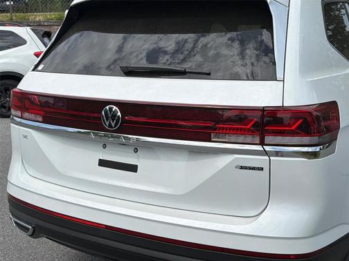 Opal White Pearl 2026 Volkswagen Atlas 2.0T SE