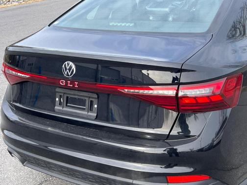 Deep Black Pearl Effect 2026 Volkswagen Jetta GLI 2.0T Autobahn