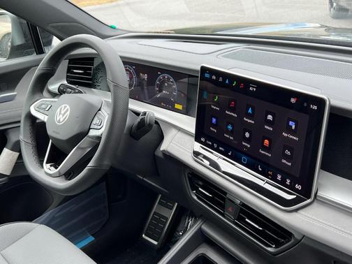 2025 Volkswagen Tiguan 2.0T SE R-Line Black