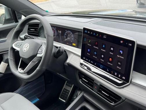 2025 Volkswagen Tiguan 2.0T SE R-Line Black