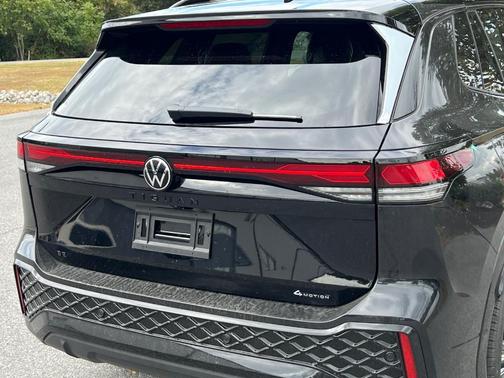 2025 Volkswagen Tiguan 2.0T SE R-Line Black