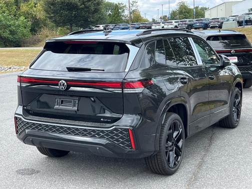 2025 Volkswagen Tiguan 2.0T SE R-Line Black