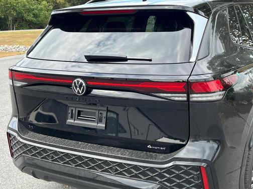 2025 Volkswagen Tiguan 2.0T SE R-Line Black