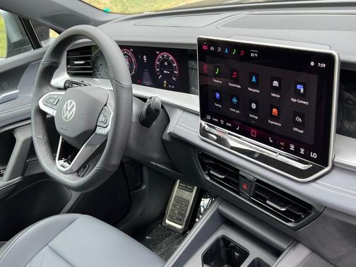 2025 Volkswagen Tiguan 2.0T SE R-Line Black