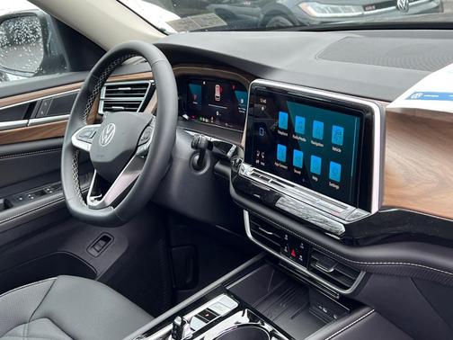 2025 Volkswagen Atlas 2.0T SE