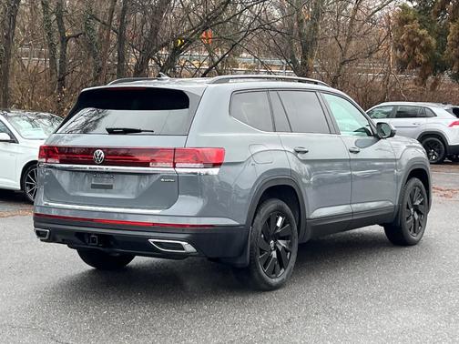 2025 Volkswagen Atlas 2.0T SE