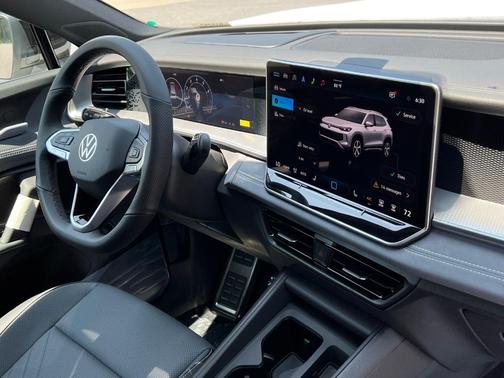 2025 Volkswagen Tiguan 2.0T SE R-Line Black
