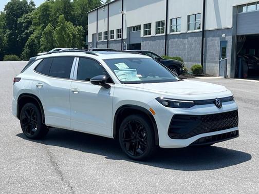2025 Volkswagen Tiguan 2.0T SE R-Line Black