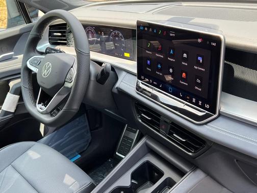 2025 Volkswagen Tiguan 2.0T SE R-Line Black