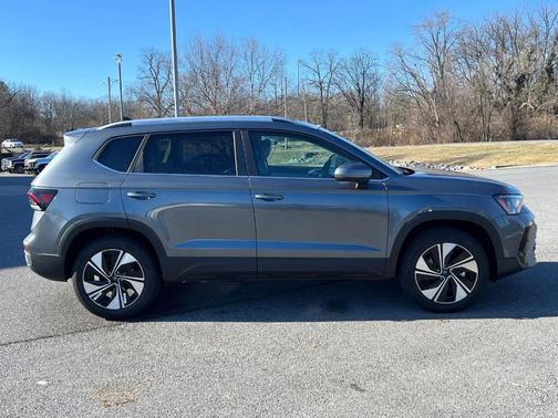 Platinum Gray Metallic 2026 Volkswagen Taos 1.5T SE
