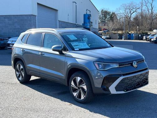 Platinum Gray Metallic 2026 Volkswagen Taos 1.5T SE