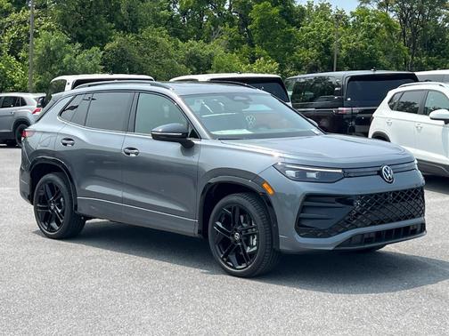 2025 Volkswagen Tiguan 2.0T SE R-Line Black