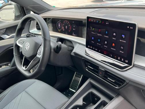 2025 Volkswagen Tiguan 2.0T SE R-Line Black