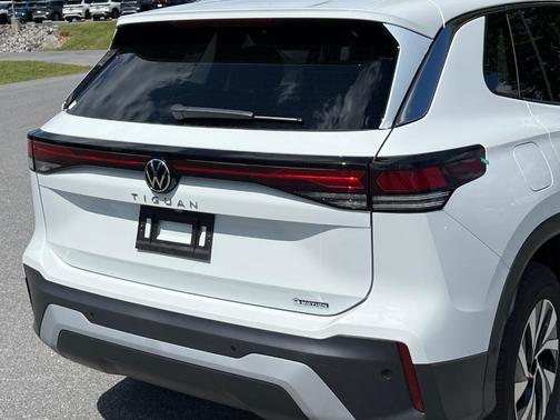 2025 Volkswagen Tiguan 2.0T S