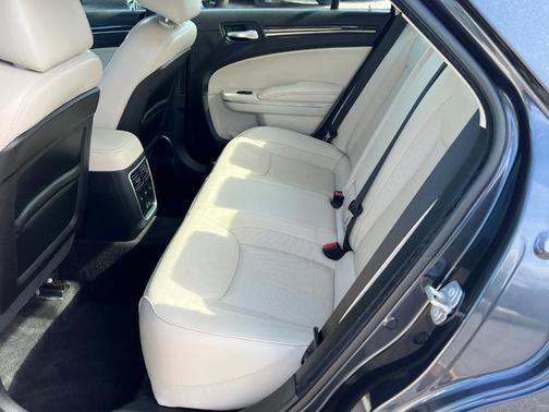 2016 Chrysler 300C Base