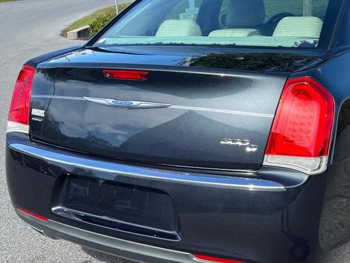 2016 Chrysler 300C Base