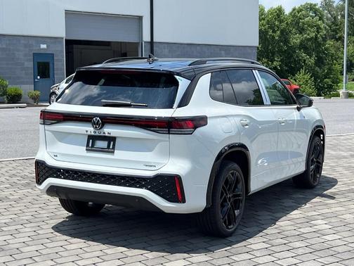 2025 Volkswagen Tiguan 2.0T SE R-Line Black