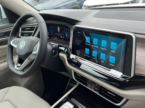 2026 Volkswagen Atlas 2.0T SEL Premium R-Line