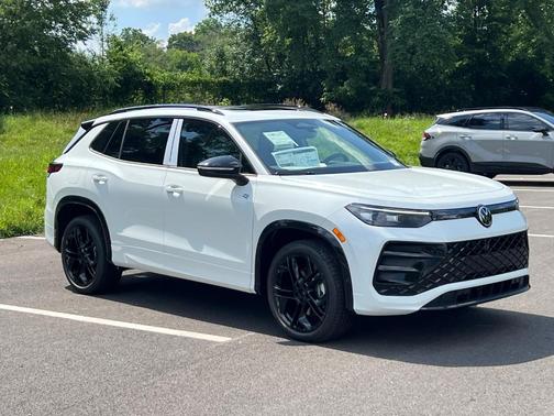 2025 Volkswagen Tiguan 2.0T SE R-Line Black
