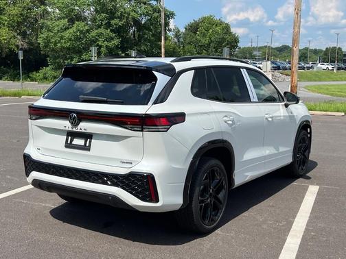 2025 Volkswagen Tiguan 2.0T SE R-Line Black