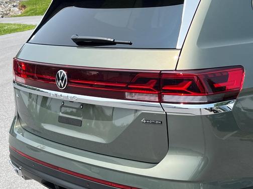 2025 Volkswagen Atlas 2.0T SE