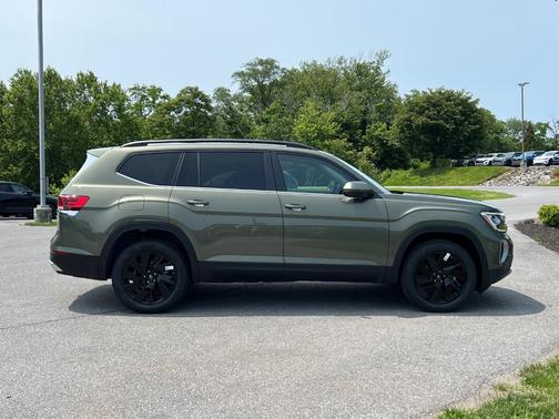 2025 Volkswagen Atlas 2.0T SE