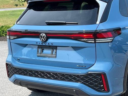 2025 Volkswagen Tiguan 2.0T SE R-Line Black