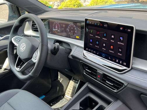 2025 Volkswagen Tiguan 2.0T SE R-Line Black