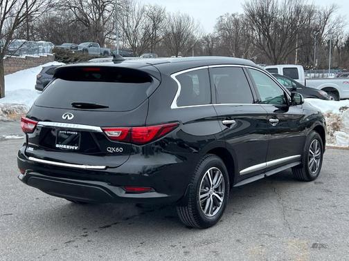 2017 INFINITI QX60 Base