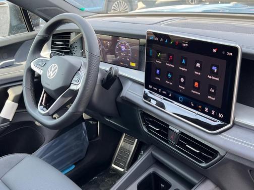 2025 Volkswagen Tiguan 2.0T SE R-Line Black