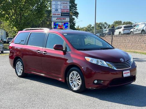 2017 Toyota Sienna XLE