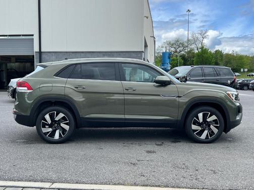 2025 Volkswagen Atlas Cross Sport 2.0T SE w/Technology