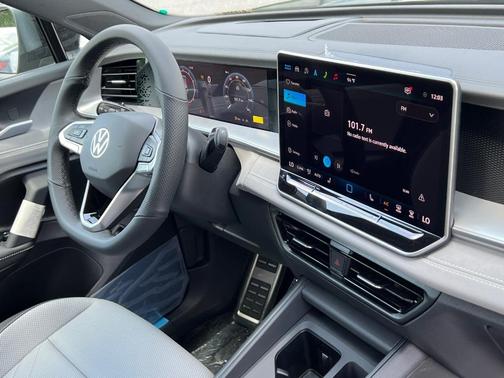 2025 Volkswagen Tiguan 2.0T SE R-Line Black