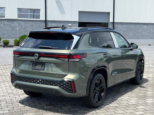 2025 Volkswagen Tiguan 2.0T SE R-Line Black