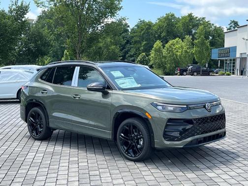 2025 Volkswagen Tiguan 2.0T SE R-Line Black