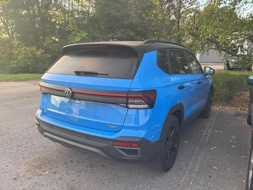 2025 Volkswagen Taos 1.5T SE Black