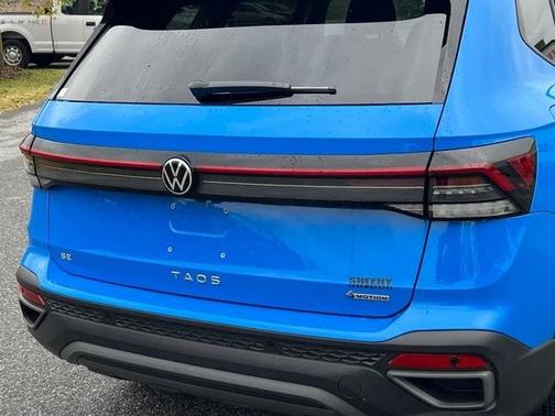 2025 Volkswagen Taos 1.5T SE Black