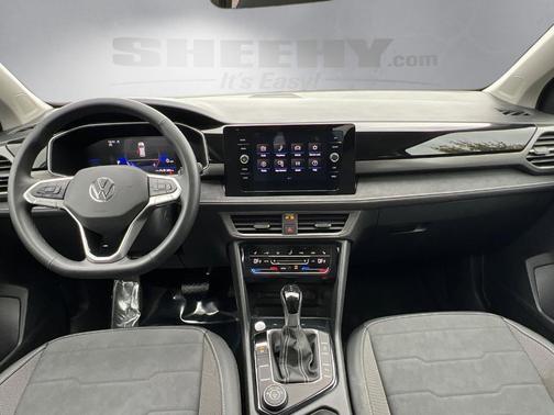 2025 Volkswagen Taos 1.5T SE Black