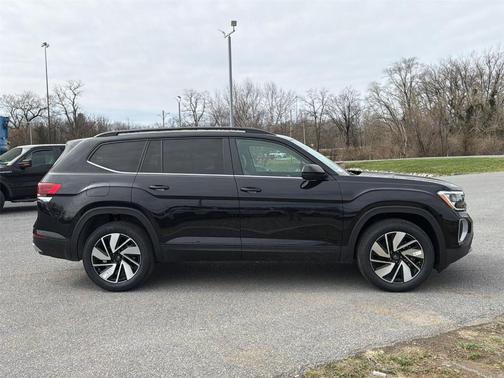 Deep Black Pearl Effect 2026 Volkswagen Atlas 2.0T SE W/TECHNOLOGY