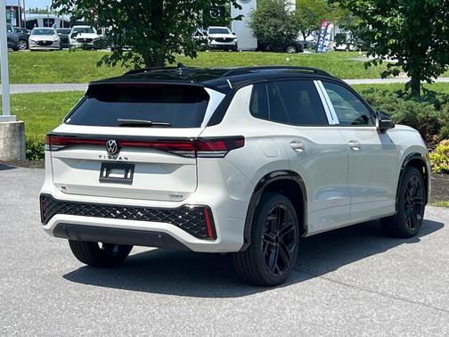 2025 Volkswagen Tiguan 2.0T SE R-Line Black