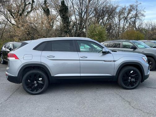 2025 Volkswagen Atlas Cross Sport 2.0T SE w/Technology