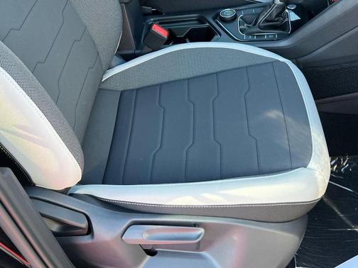 Deep Black Pearl Effect 2026 Volkswagen Taos 1.5T SE