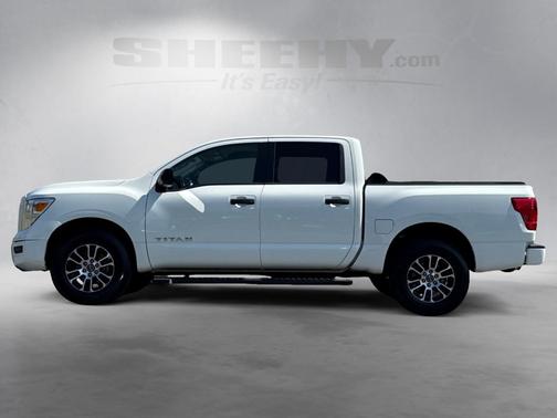 2023 Nissan Titan SV