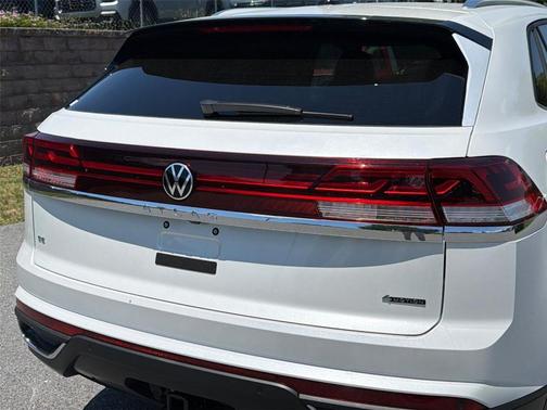 Opal White Pearl 2026 Volkswagen Atlas Cross Sport 2.0T SE W/TECHNOLOGY
