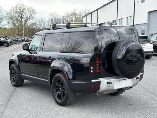 2023 Land Rover Defender SE