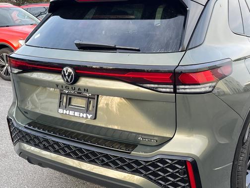 2026 Volkswagen Tiguan 2.0T SE R-Line Black