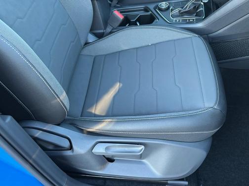 2025 Volkswagen Taos 1.5T SE Black